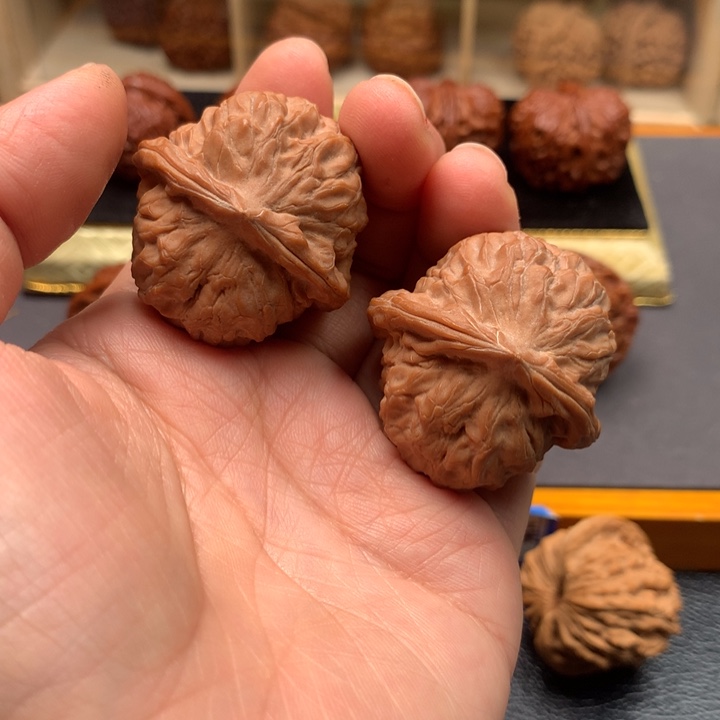 文玩核桃吊坠石门元宝