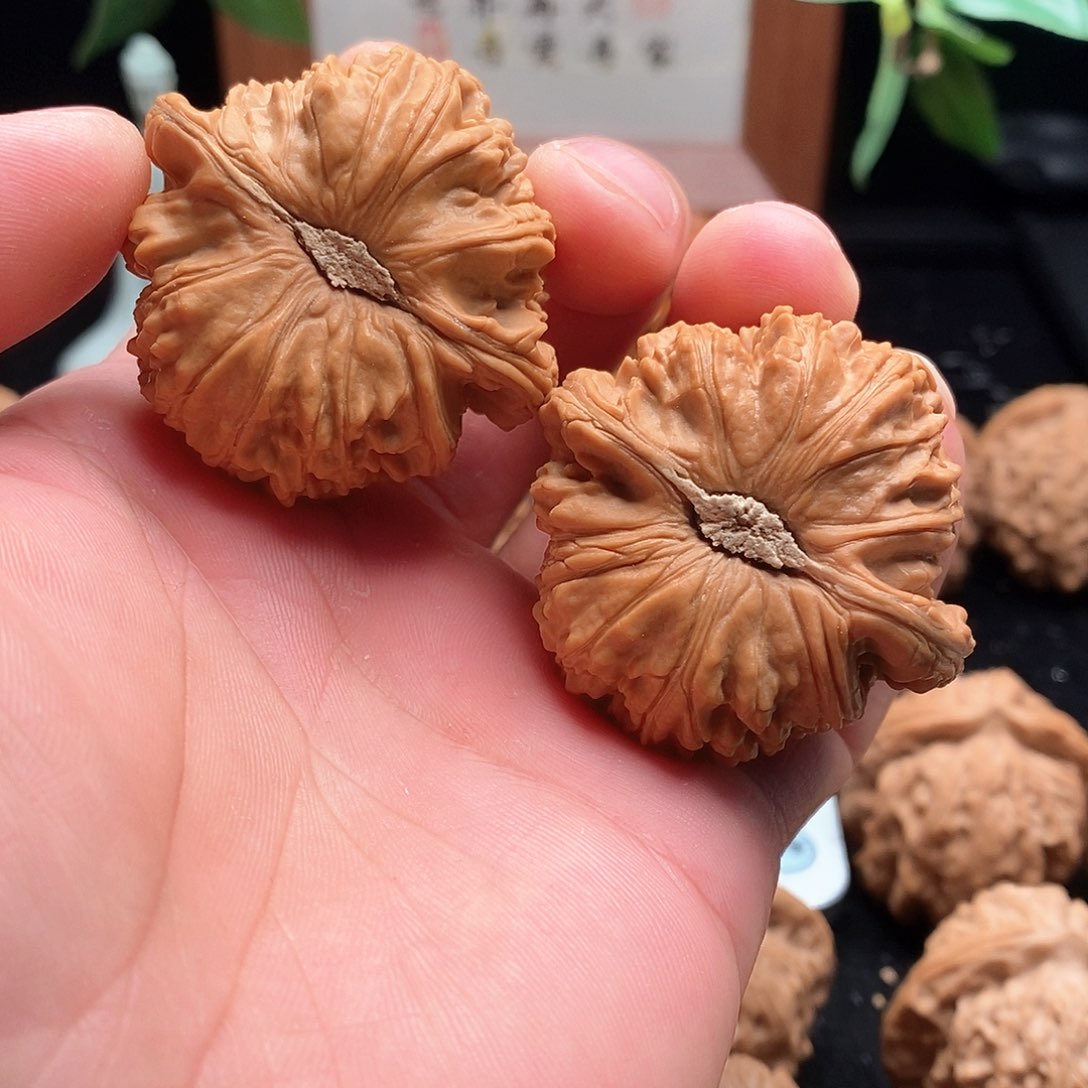 文玩核桃吊坠闷白44