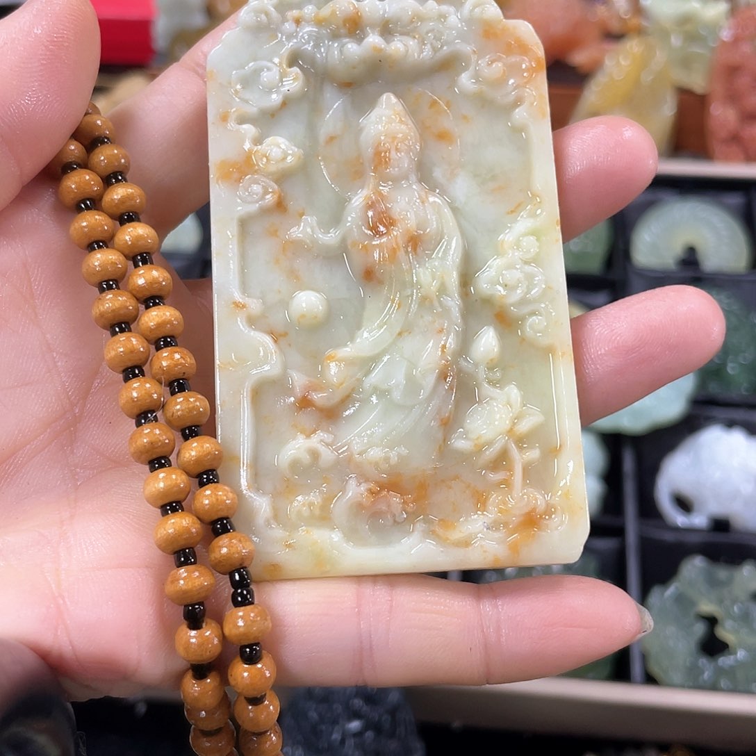 蛇纹石玉颈饰合金