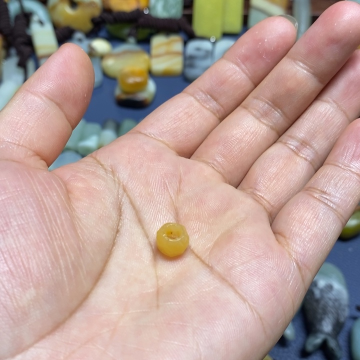 心***姐蛇纹石玉未镶嵌颈饰