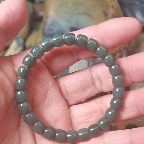 和田玉颈饰未镶嵌沙枣青手串