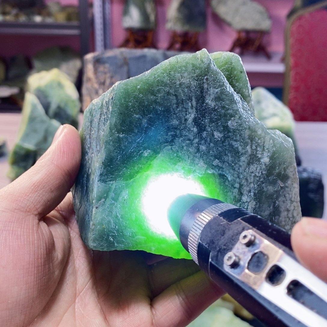 蛇纹石玉未镶嵌岫玉原石蛇纹石玉