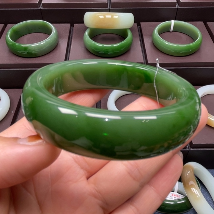 和田玉未镶嵌手镯