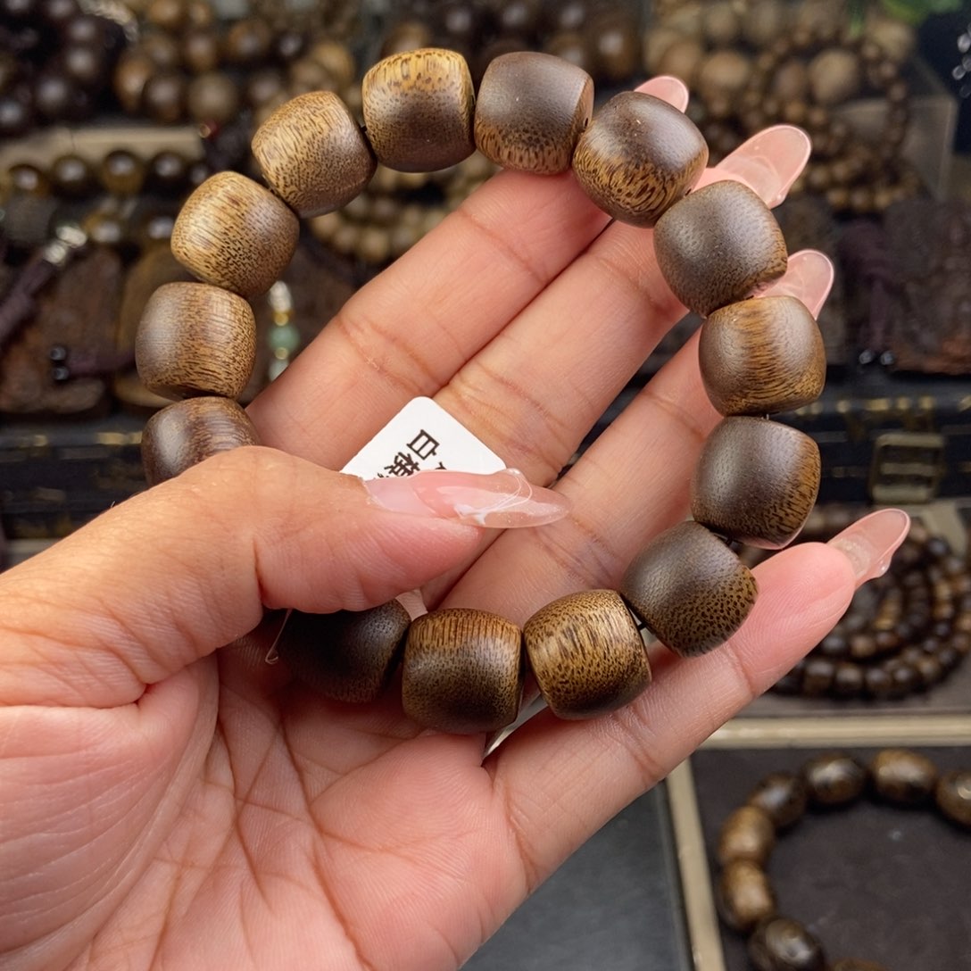沉香手串但****程越南芽庄白棋楠