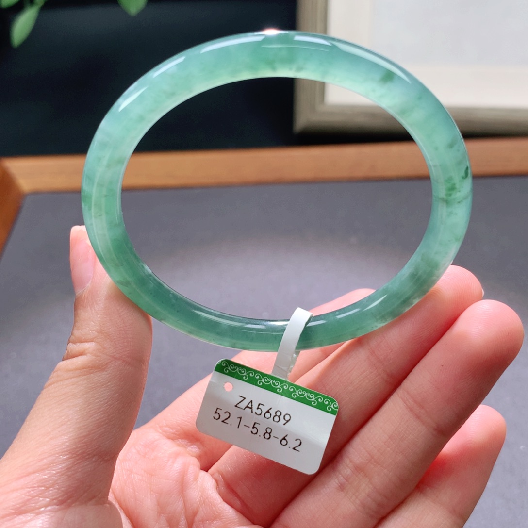 翡翠手镯未镶嵌天然翡翠手镯