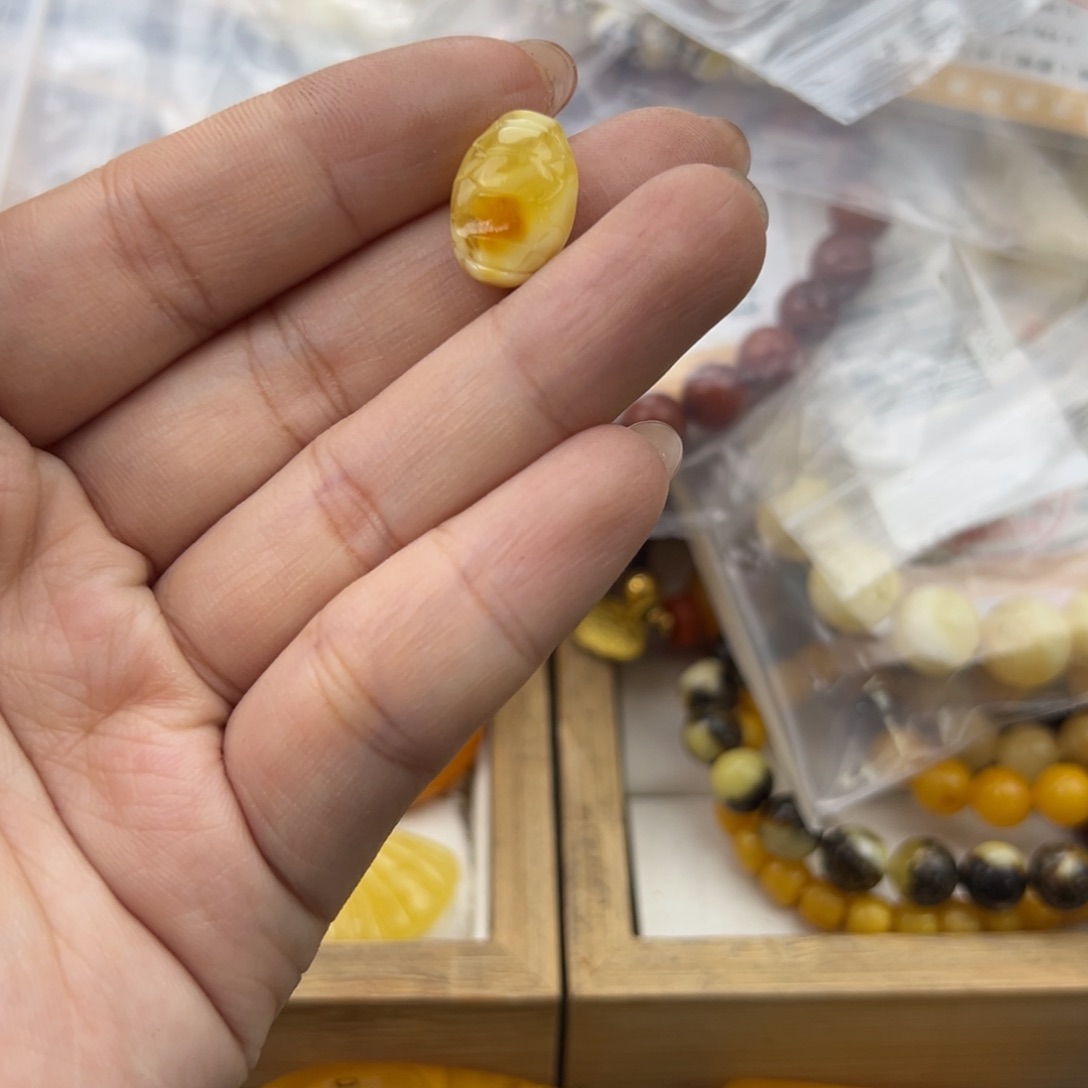 琥珀珠宝奇石未镶嵌