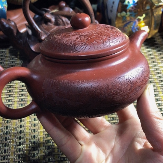 紫砂茶壶原矿泥料手工制作的紫砂壶。