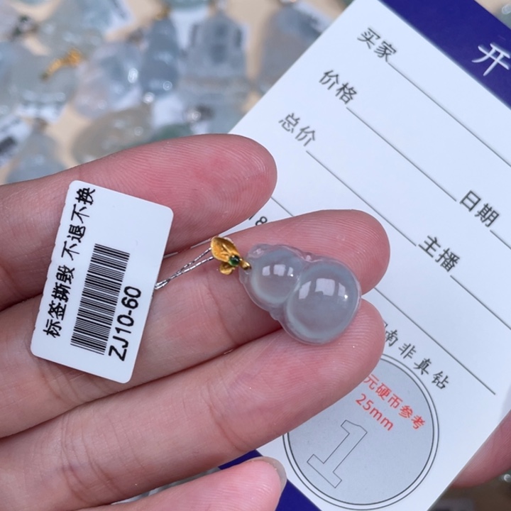 颈饰18K金镶嵌翡翠