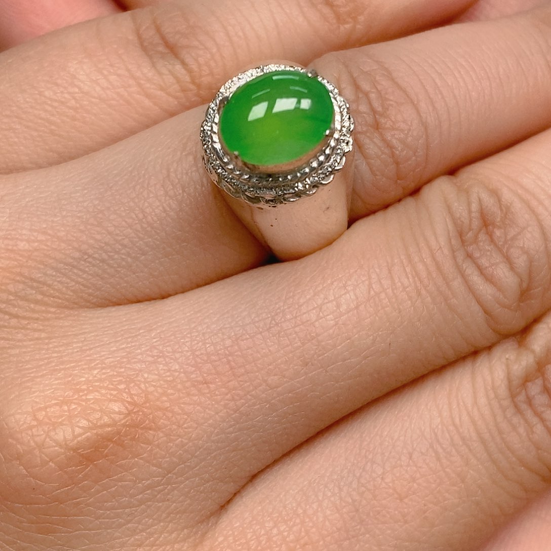 翡翠戒指未镶嵌翡翠