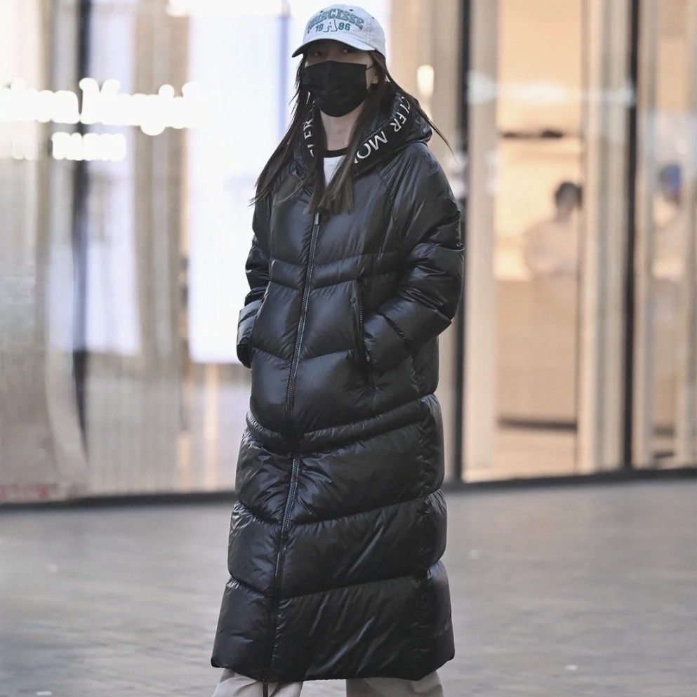 99新 MONCLER 黑色亮面超长款羽绒服 3码 GM002362