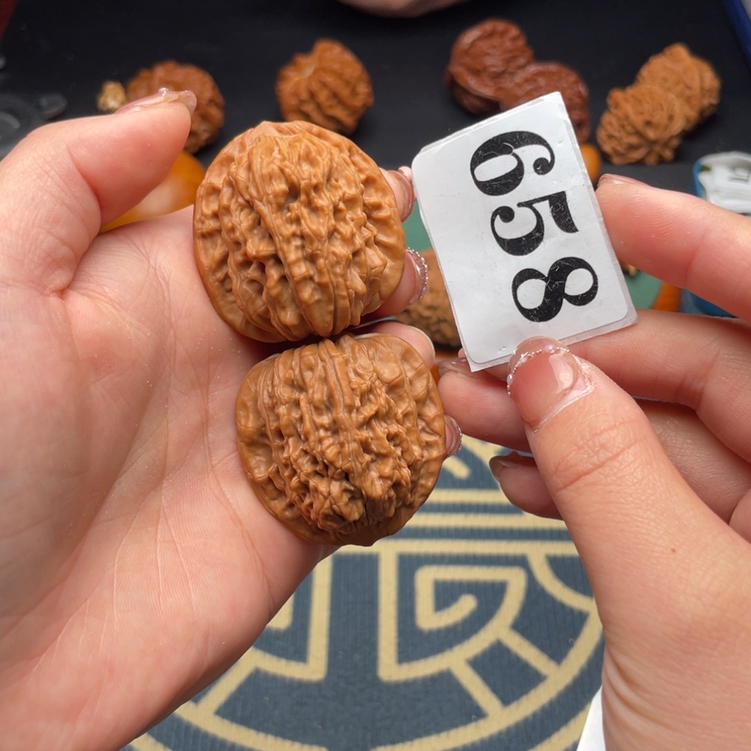 文玩核桃吊坠38四座楼658号……