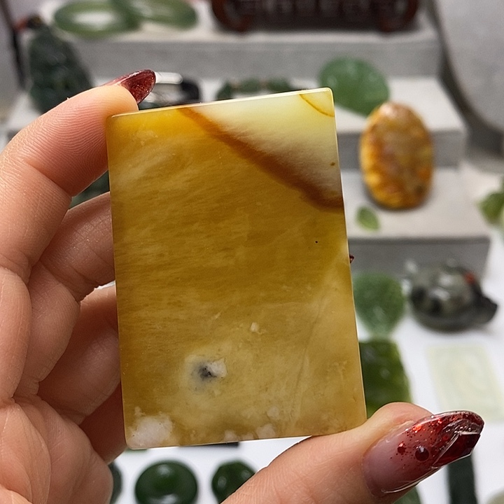 蛇纹石玉挂件未镶嵌