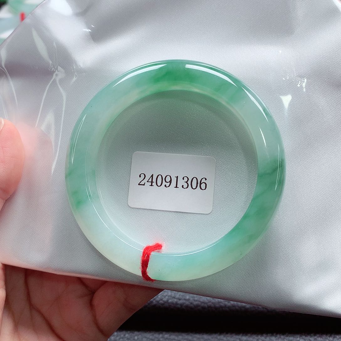 翡翠手镯未镶嵌天然A货翡翠手镯