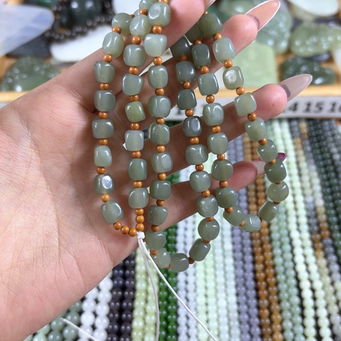 和田玉颈饰未镶嵌