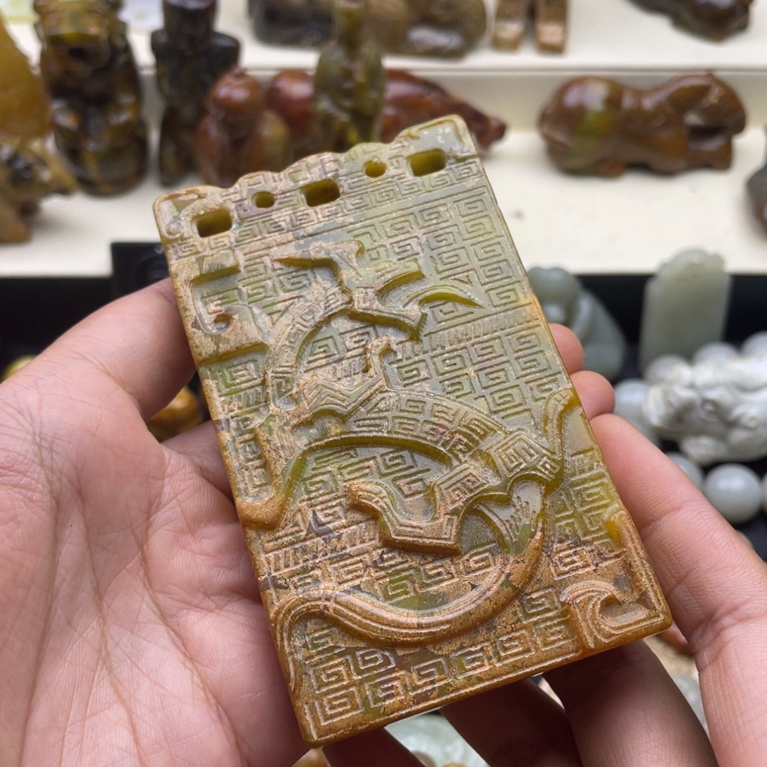 蛇纹石玉未镶嵌颈饰