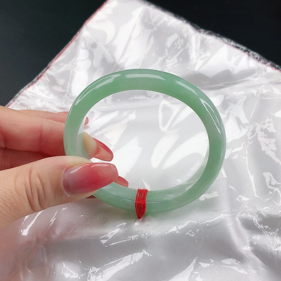 翡翠手镯未镶嵌翡翠128