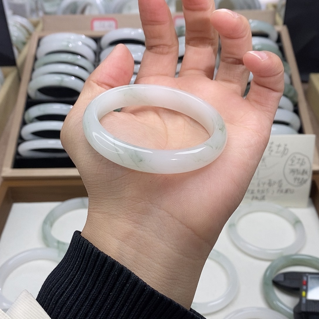 石英质玉未镶嵌手镯