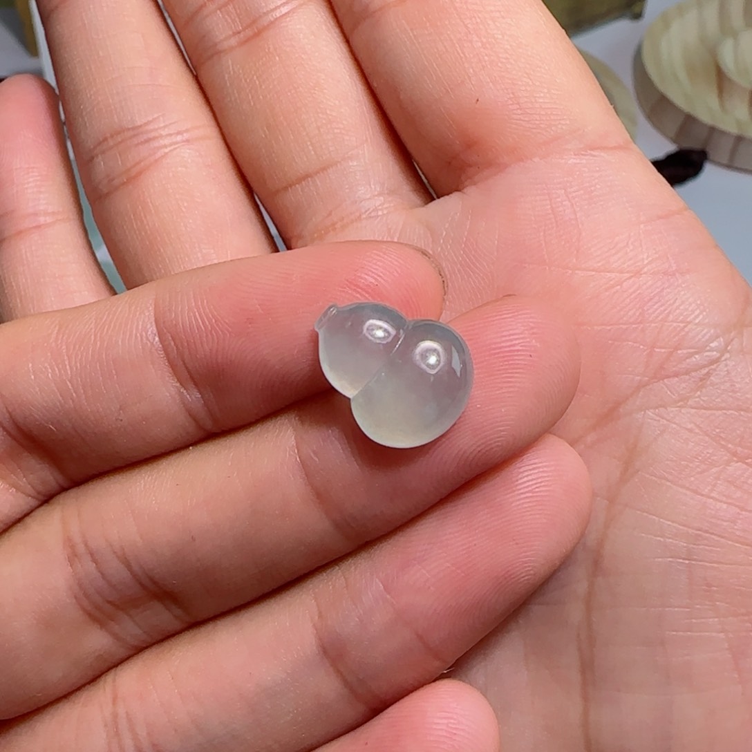 翡翠未镶嵌颈饰葫芦