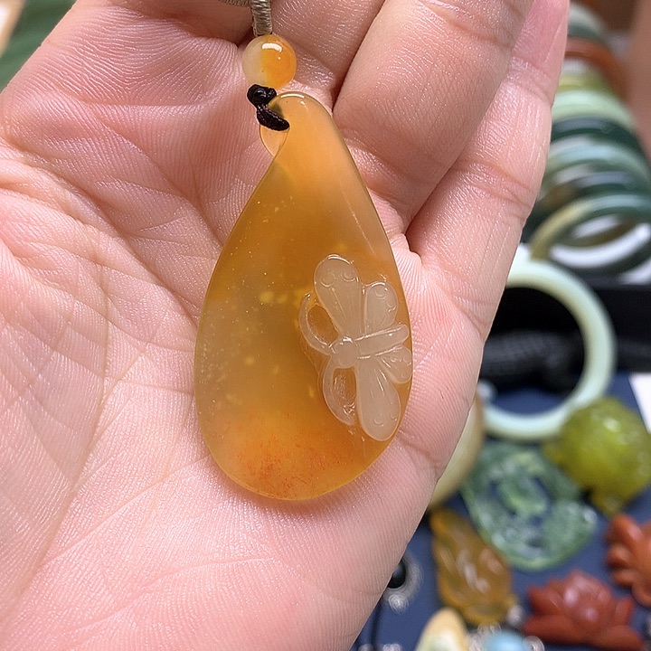 蛇纹石玉挂件未镶嵌