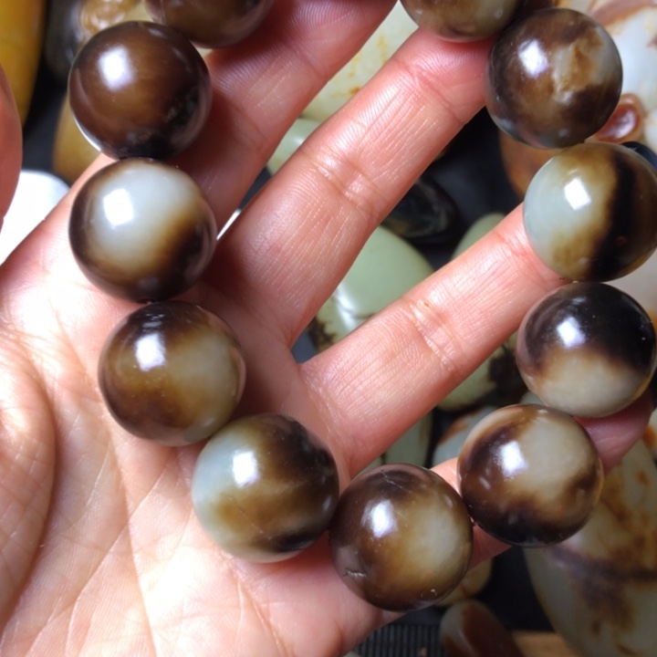 老***肖和田玉未镶嵌珠宝奇石