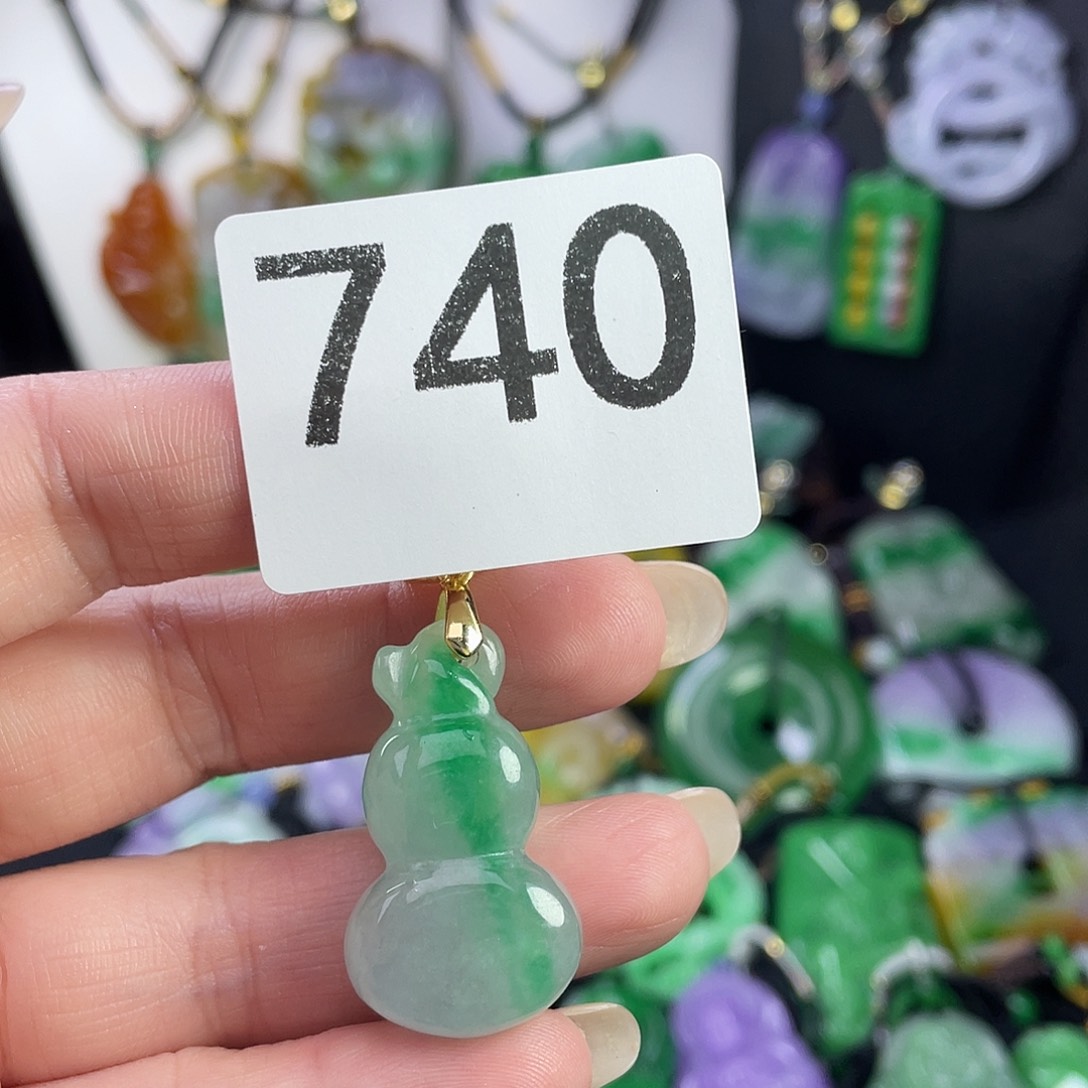 翡翠未镶嵌吊坠(赠链)