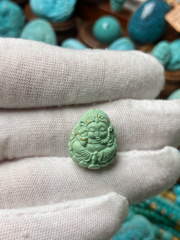 原矿绿松石雕刻精美象