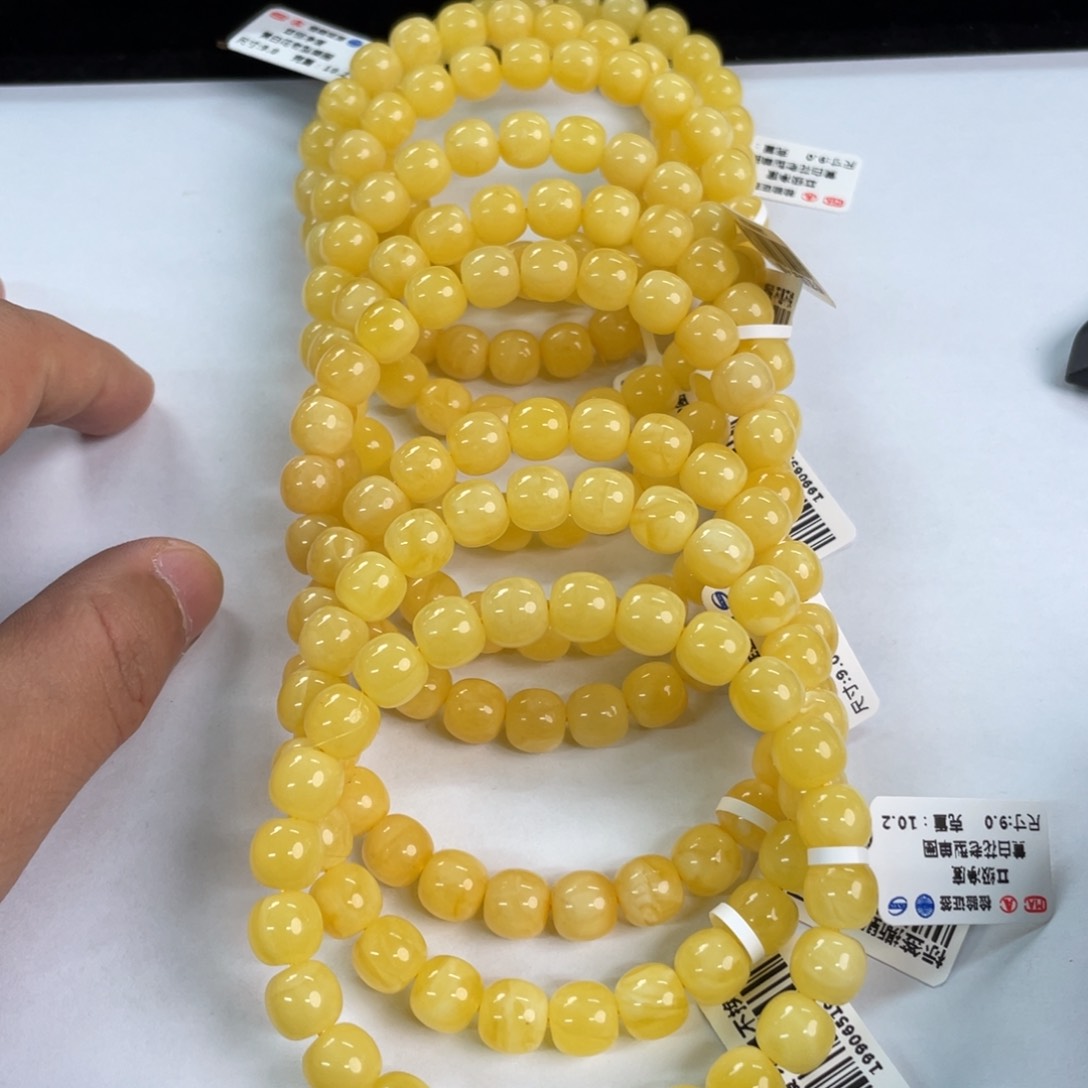 琥珀裸石未镶嵌114多样性发其一