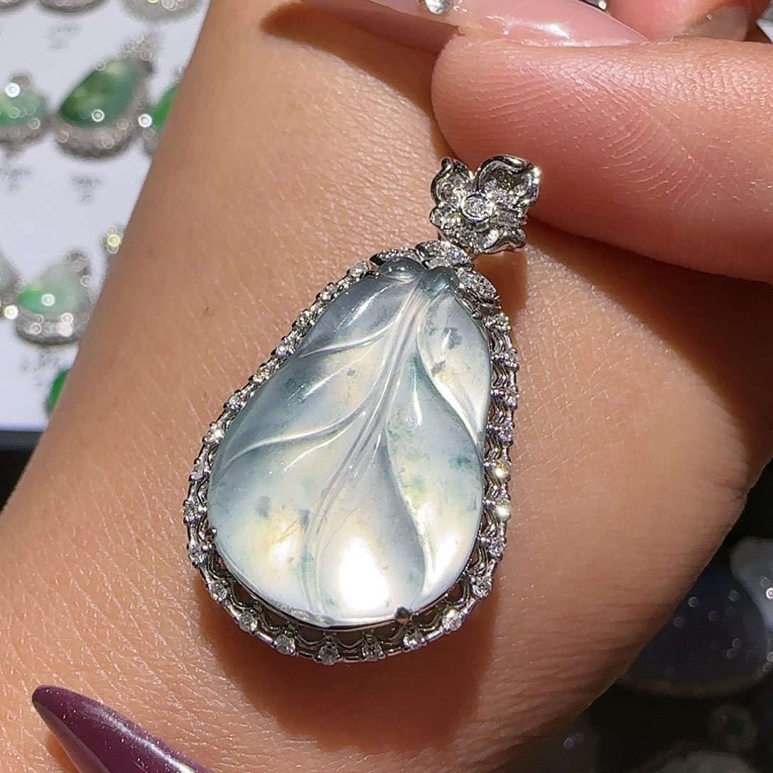 【闪购商品】颈饰18K金镶嵌翡翠天然