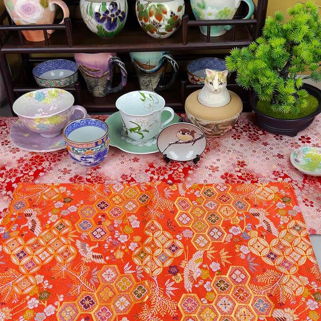他家茶具瓷器好美