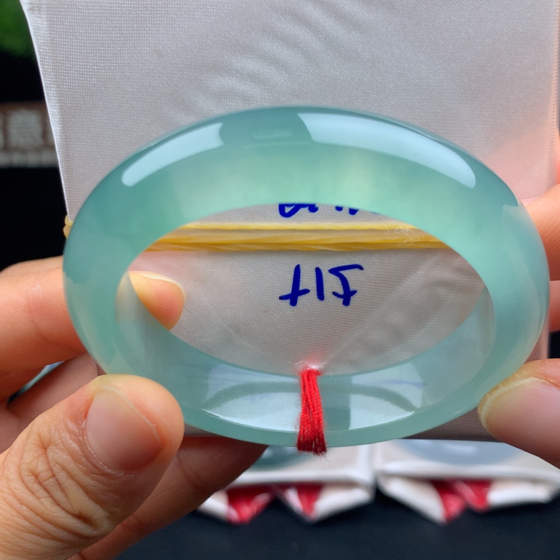 翡翠未镶嵌手镯冰绿起光完美