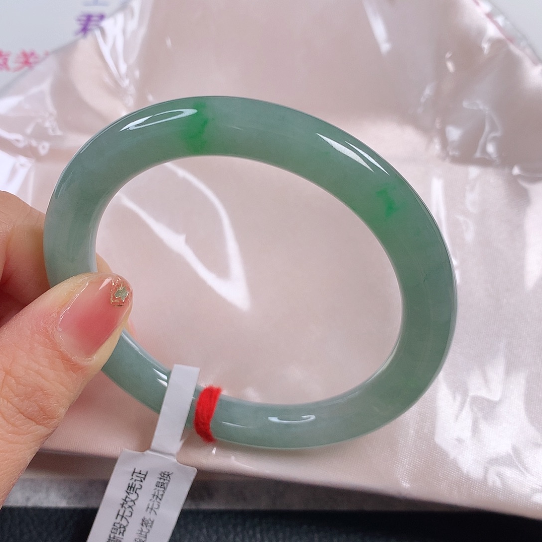 翡翠手镯未镶嵌 圆条