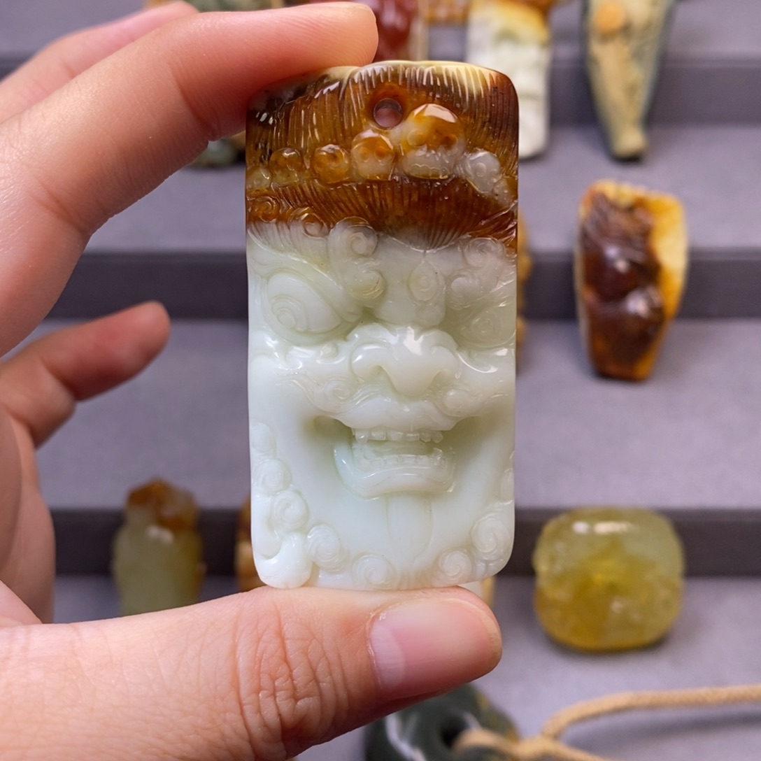 岫玉颈饰未镶嵌墨*挂件