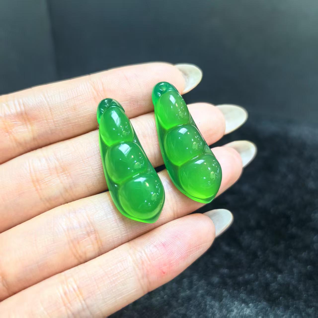 S7843（玉姐珠宝）青翠芙蓉玛瑙玉绿豆子豆子-配绳-多样性只发一件