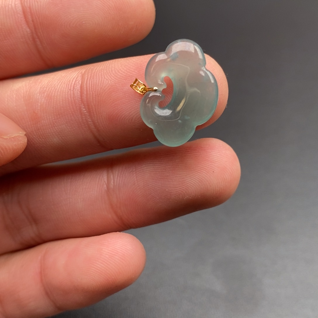 颈饰18K金镶嵌翡翠