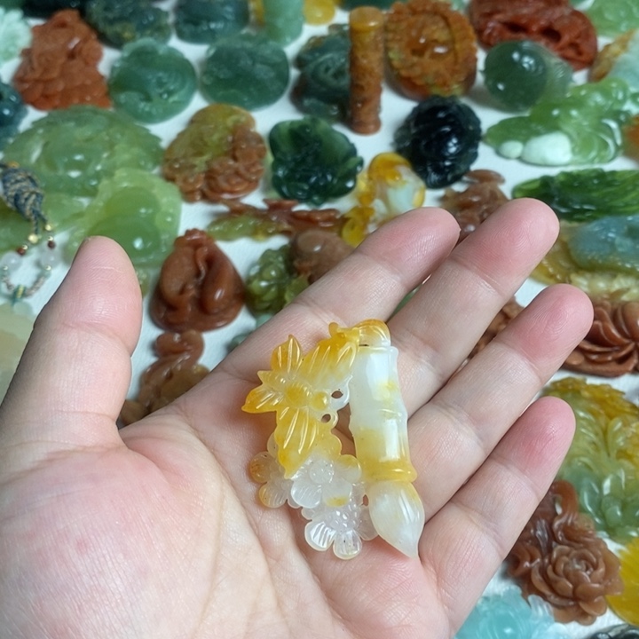 蛇纹石玉颈饰未镶嵌