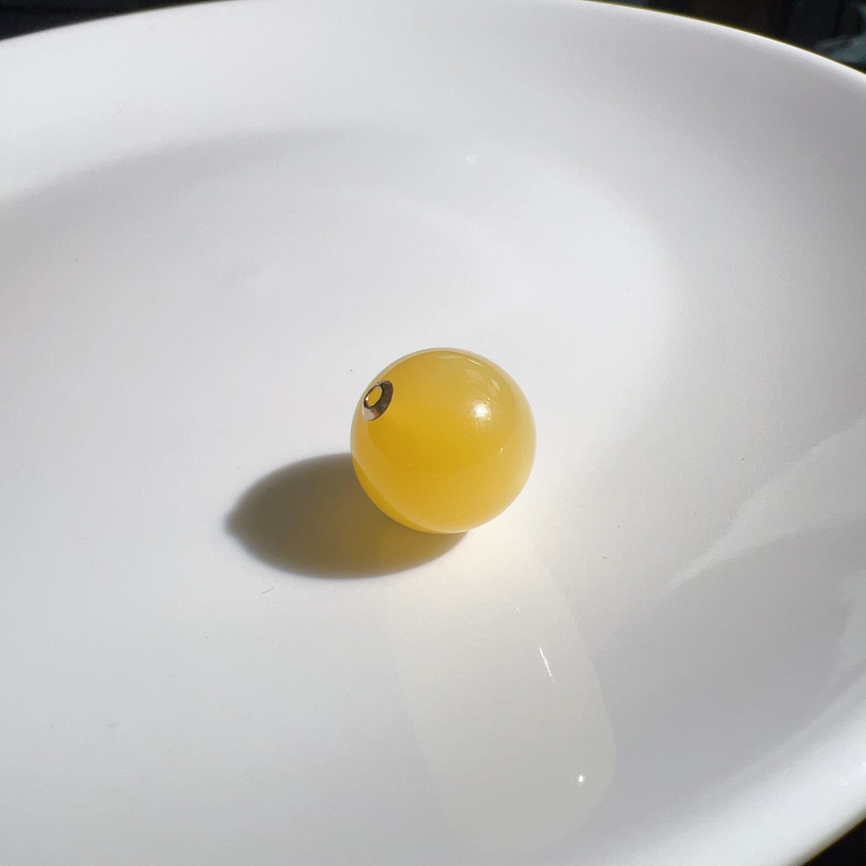 18k金13.5mm蜜蜡圆形路路通吊坠多样性发一