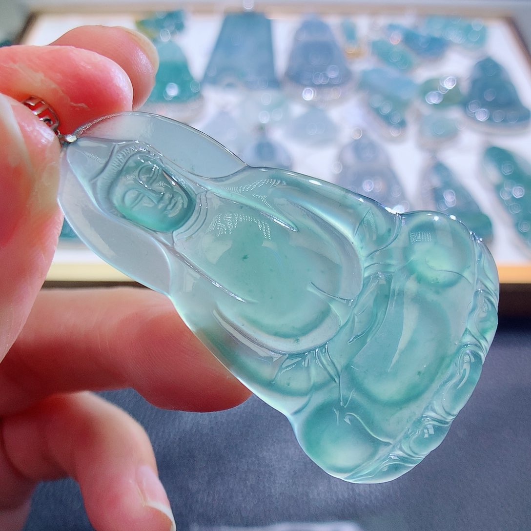 翡翠颈饰18K金镶嵌翡翠