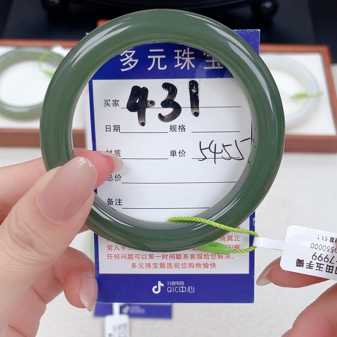 和田玉手镯未镶嵌