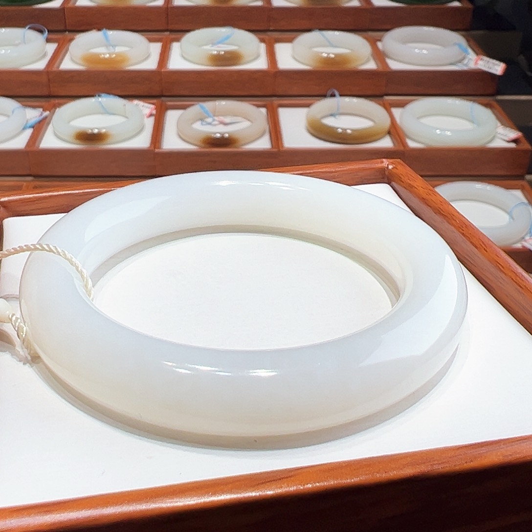 和田玉手镯5455未镶嵌