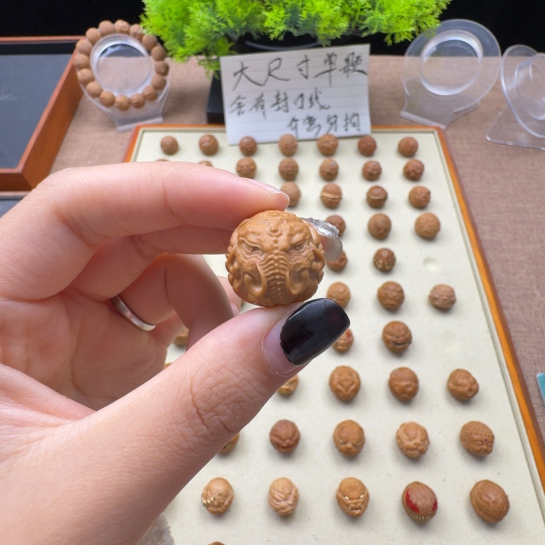 吊坠猴头核桃六牙像神