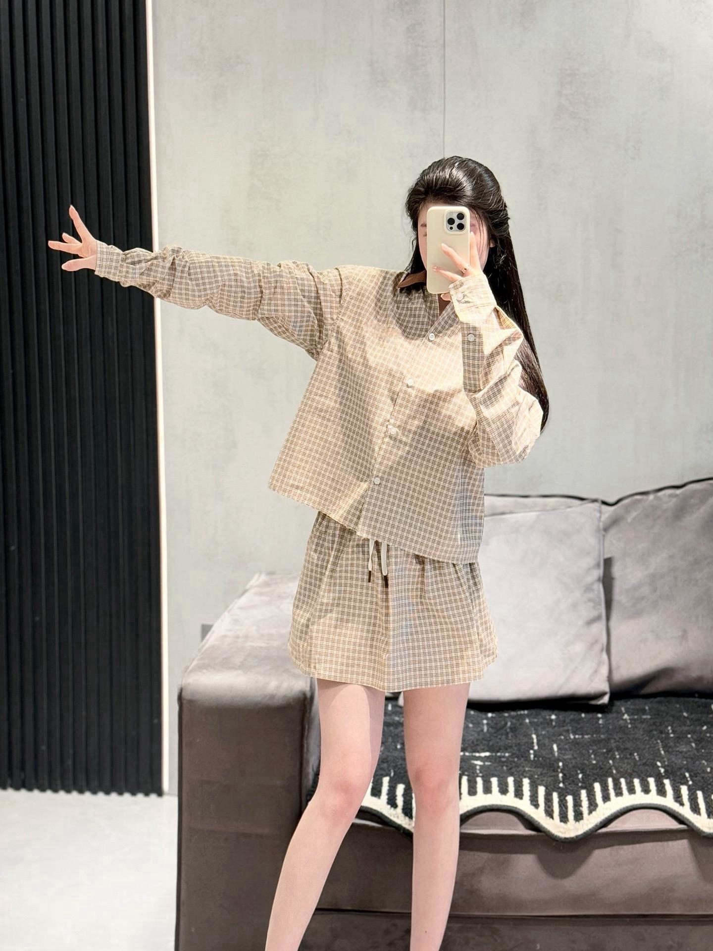 【LL】M家新款学院风格纹衬衫上衣+半裙套装