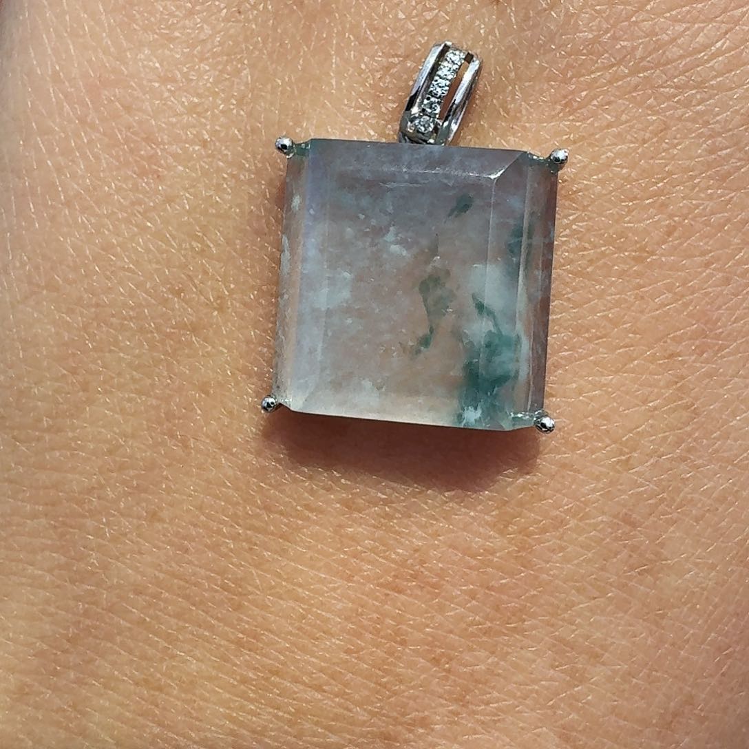 翡翠颈饰18K金镶嵌无事牌