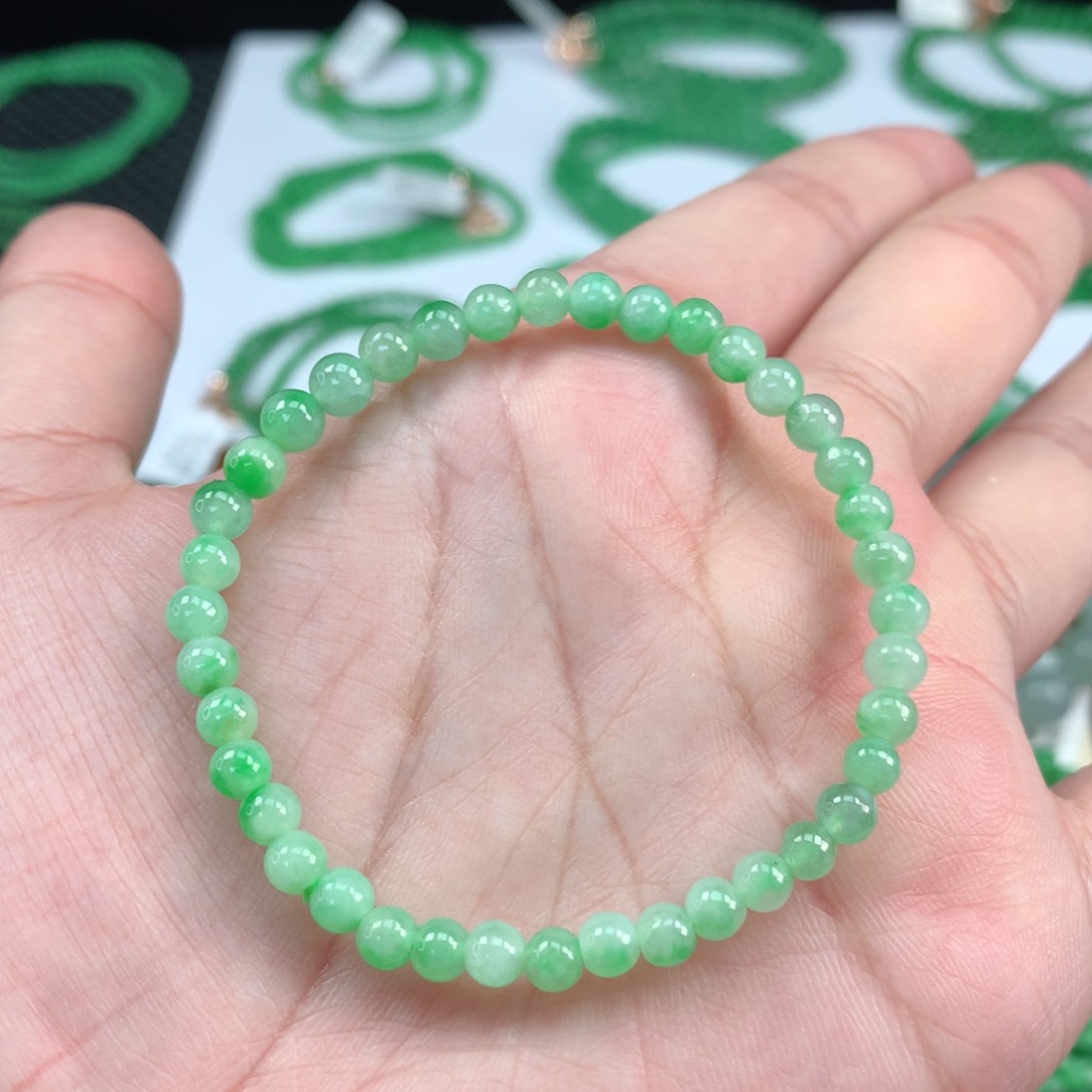 翡翠手链未镶嵌翡翠