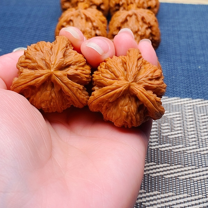 汇***丰文玩核桃吊坠三棱