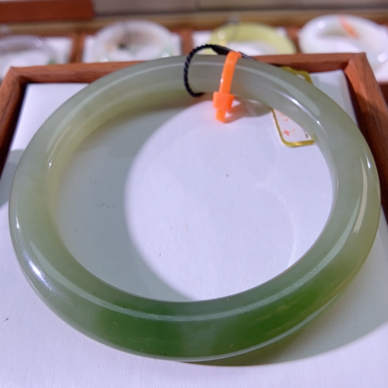 【闪购商品】未镶嵌手镯和田玉（翠青玉）