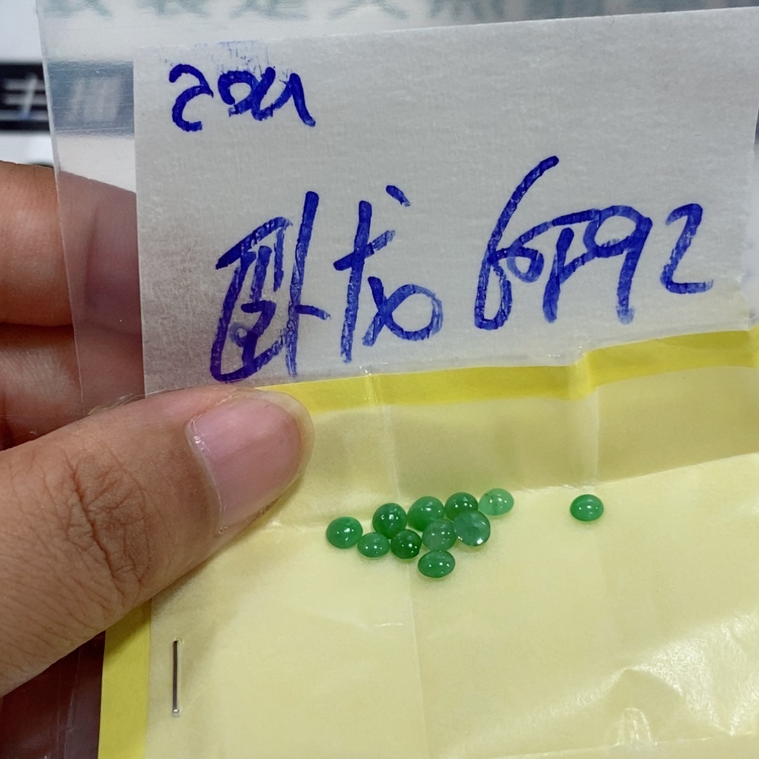 卧***士未镶嵌定制翡翠你