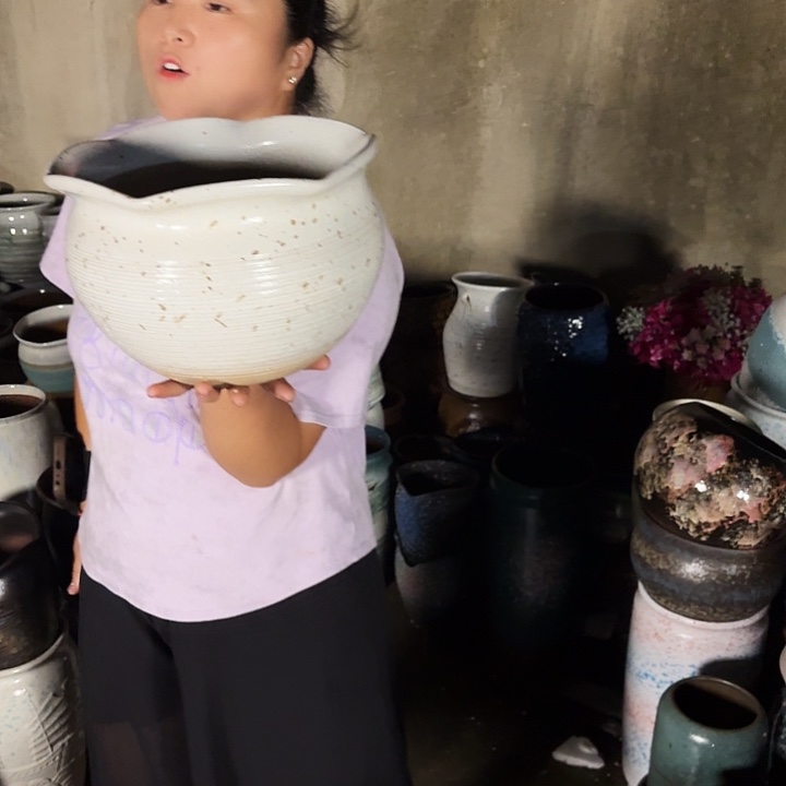 口25高18一个盆子。 