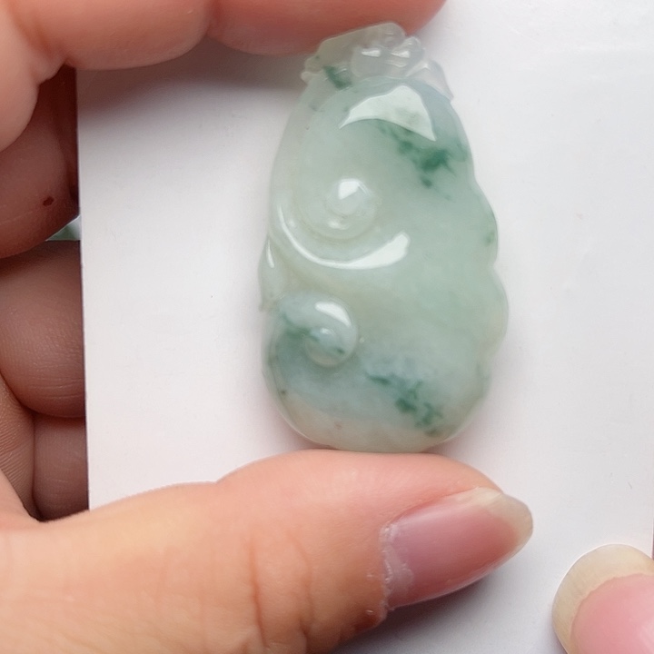 翡翠颈饰未镶嵌如意