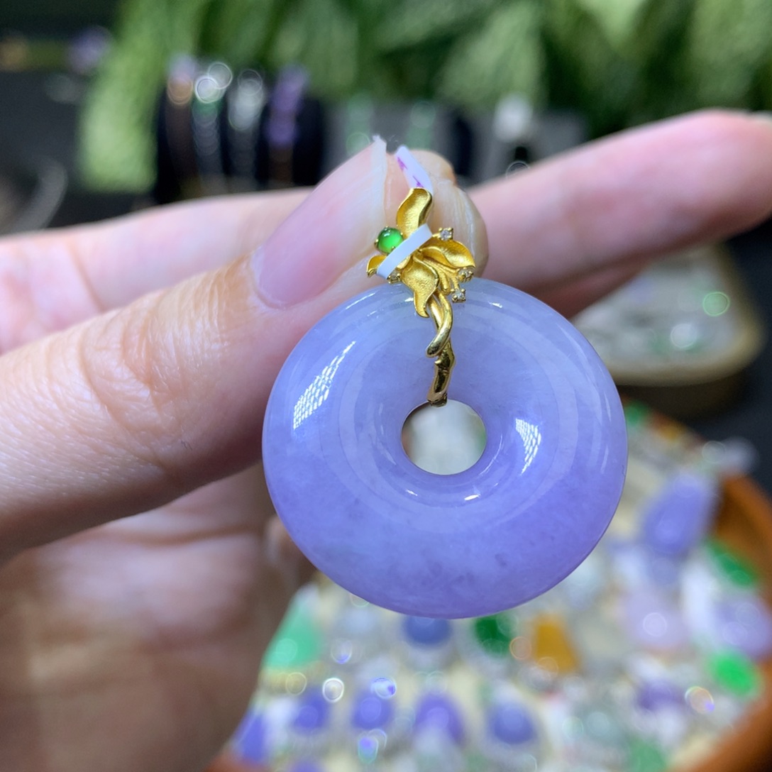 颈饰18K金镶嵌翡翠