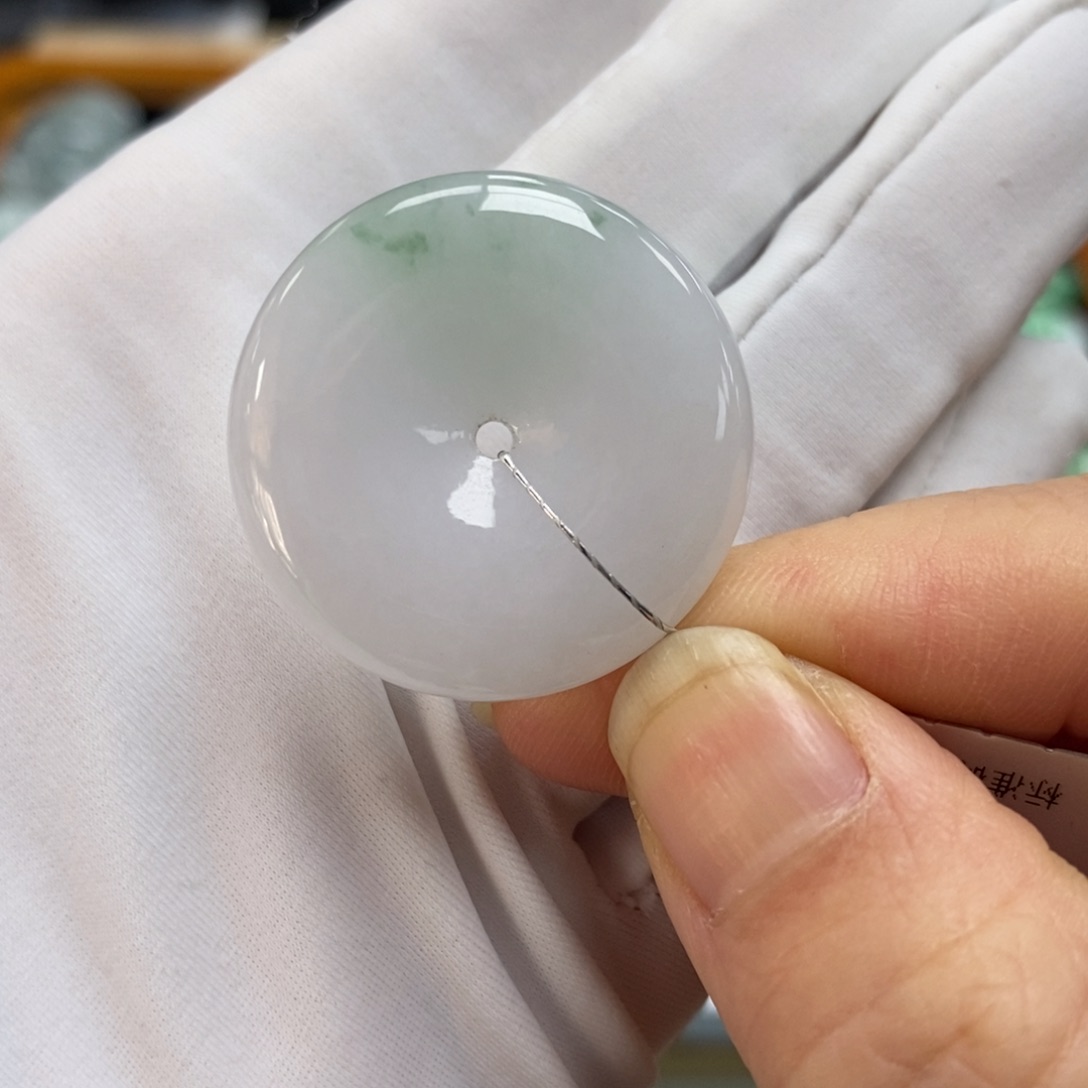 翡翠颈饰未镶嵌平安扣